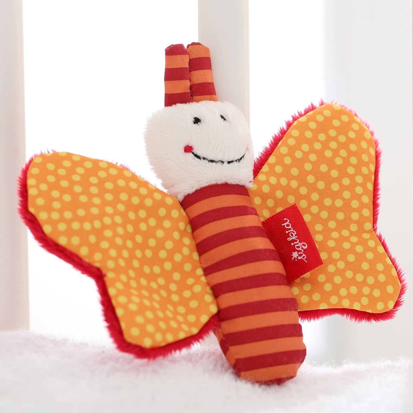 41174 Ratelslang Red Stars babyspeelgoed voor meisjes en jongens aanbevolen vanaf de geboorte bruin & 41181 Vlindervangspeelgoed Red Stars babyspeelgoed voor meisjes en jongens aanbevolen vanaf de geboorte oranje Bebe Naty Shop Speelgoed