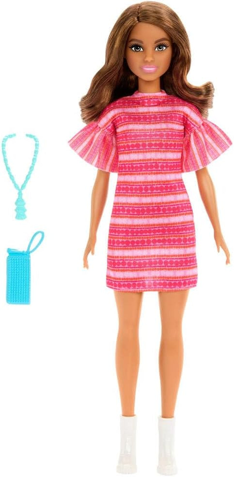 Barbie en Teresa Rezept für Freundschaft Teresa-Modepuppe mit unverkennbarem Outfit zum An- en Ausziehen, met accessoires inclusief een ketting, JCT02