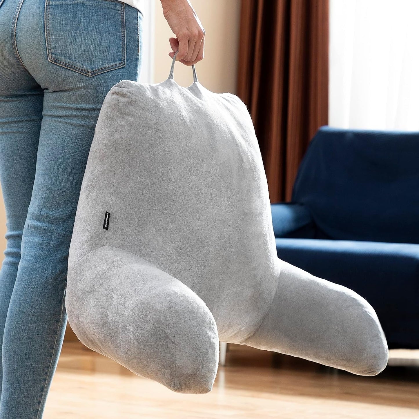 InnovaGoods Huglow leeskussen met armleuning voor bank, bed en tapijt, leeskussen met lendensteun en draaggreep, ergonomisch, voorkomt ongemak en pijn, grijs