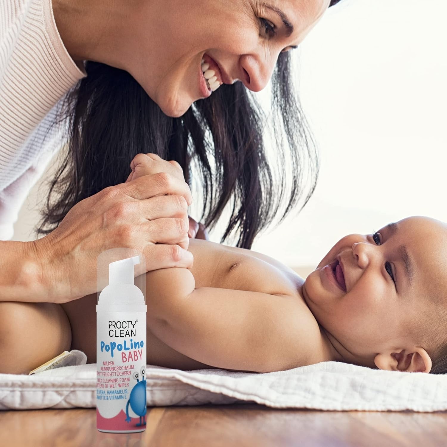 PopoLino Baby zachte bodemschuim in plaats van natte babydoekjes. Veganistisch en natuurlijk cosmetisch reinigingsschuim! Bodemschuim met aloë vera, toverhazelaar, bergamot en vitamine E. Maakt de billen en het milieu blij.