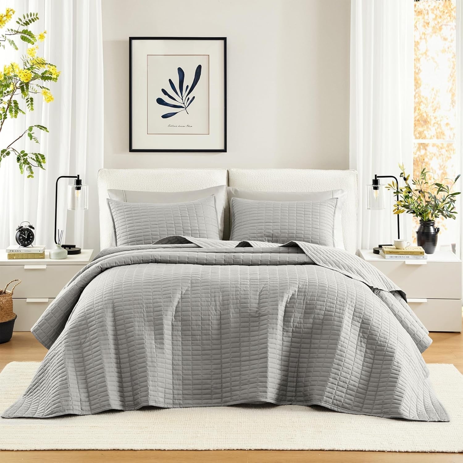 Comfort Spaces Kienna dekbedset, luxe dubbele stiksels, zomerdeken, lichtgewicht, zacht, het hele jaar door beddengoed, bijpassende kussensloop, wit, deken voor kingsize bedden (264,2 x 228,6 cm), Naty Shop dekbedden en quilts grijze oversized kingsize sprei (120"X118")