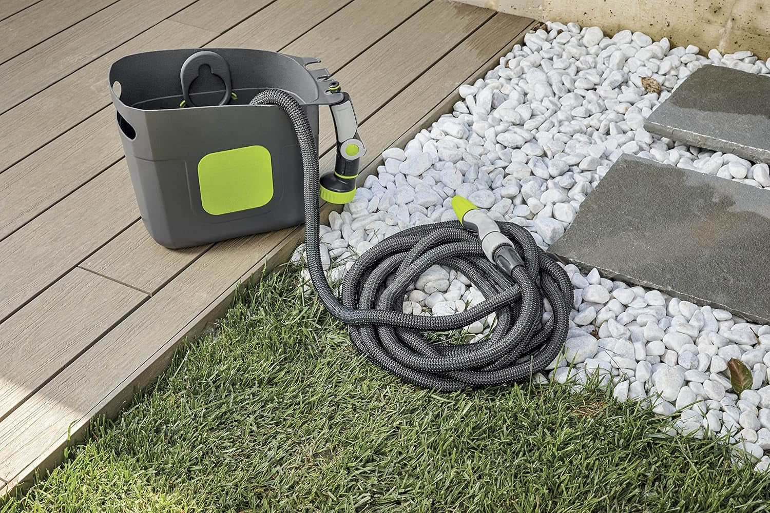 GF SRL, Aquapop Grey Pro 15, zelfverlengende gevlochten slang Made in Italy, met stevige plastic container, ergonomische mini-tuinsproeier, aansluitingen voor tuinirrigatie, donkergrijs