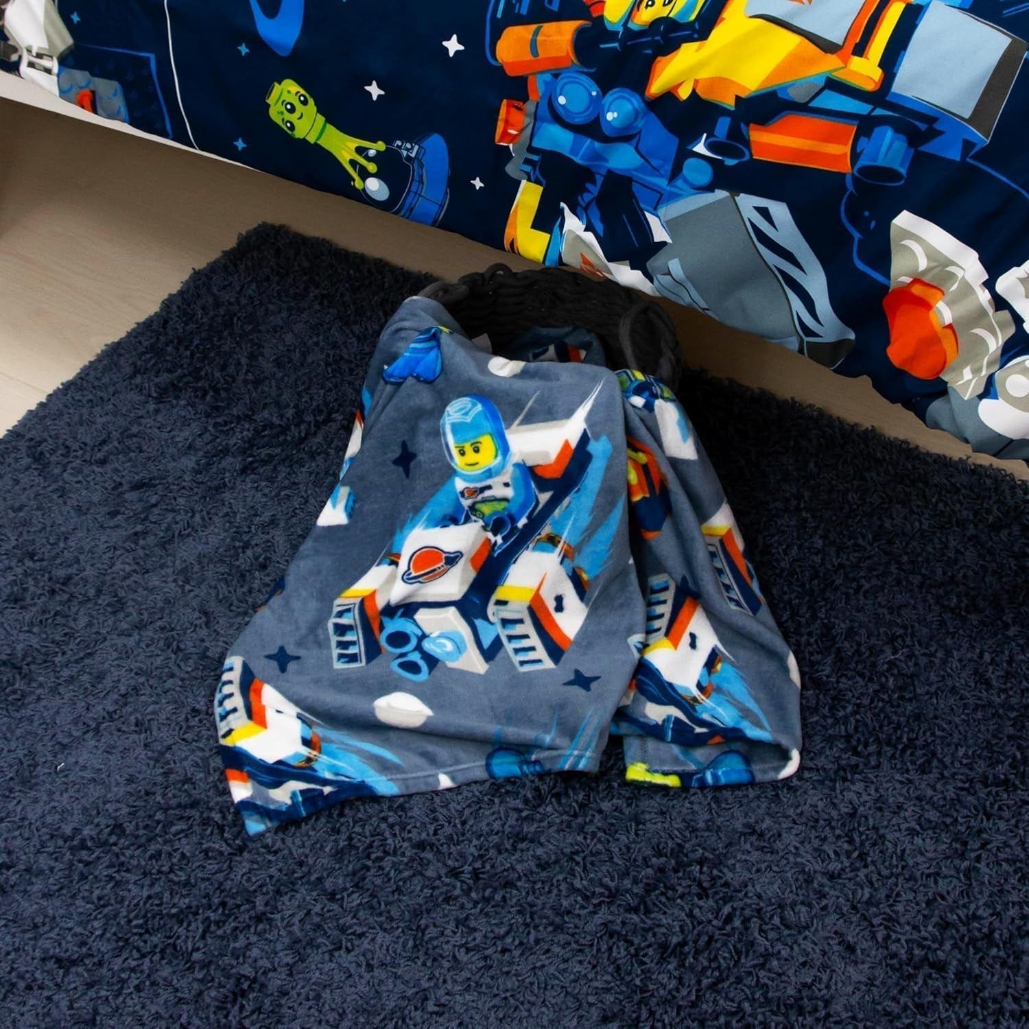 Character World Officiële Lego® City fleecedeken, superzacht, warmblauw plaid, Cityspace-ontwerp, perfect voor slaapkamers, kamperen en slapen, 100 x 150 cm bedden en dekens Besuche den Character World-Store