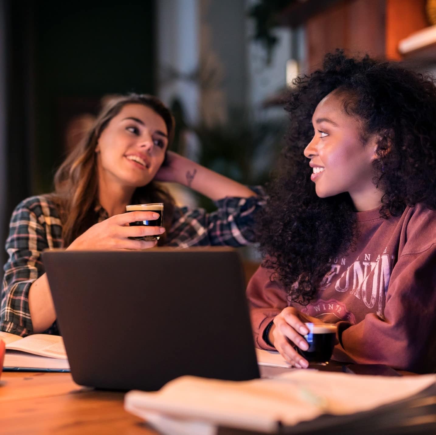 PHILIPS Original Plus Eco capsule-espressomachine, selectie van koffie-intensiteit, Coffee Boost-technologie, 80% gerecycled plastic*, 45% lager energieverbruik**, 2 kopjes tegelijk, pianozwart (CSA210/22)