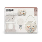Suavinex cadeauset voor pasgeborenen. 4-delige set bestaande uit: Fysiologische SX Pro fopspeen voor baby's 0-6 maanden + speenhouder + Duo speenhoesje + siliconen bijtring. Wonderland, beige