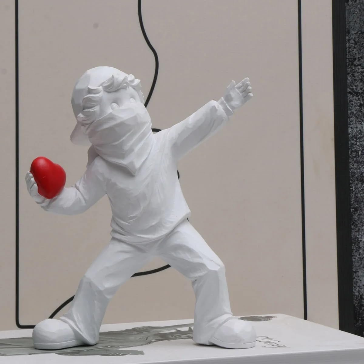Schattig Ballon Meisje Hars Sculptuur Home Decor Standbeeld Banksy Red Heart Girl Ballon Figuur Moderne Kunst Sculptuur voor Tafel Plank Decor Beelden & Sculpturen Naty Shop White Boy