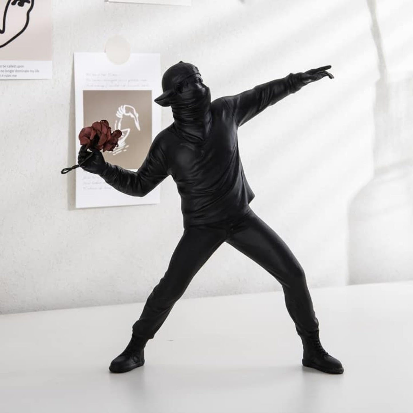 Schattig Ballonmeisje Hars Sculptuur Home Decor Standbeeld Banksy Rood Hart Meisje Ballon Figuur Moderne Kunst Sculptuur voor Tafel Plank Decor Naty Shop Beeldjes en Sculpturen Renghua_Black