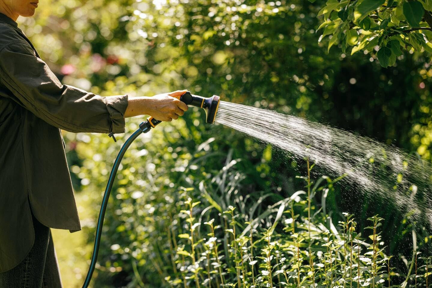 Fiskars S tuinslang, serie X, waterslang voor handmatige besproeiing, 13 mm (1/2"), lengte: 15 m, universele aansluiting, UV-bescherming, vorstbescherming, draaibestendig, blauw, 1076044