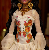 Barbie Signature Day of the Dead 2025 verzamelfiguur in crèmekleurige jurk met ruches, goudsbloemen en strikken, bloemenkroon in haar en Calavera-schmink, JBJ05