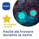 MAM Fopspeen 6+ Maanden (2 Stuks) MAM 6-16 Maanden Glow in the Dark met Rubberen Speen, 2 Stuks met Steriliserende Fopspeenhouder, Lichtblauw/Lichtblauw