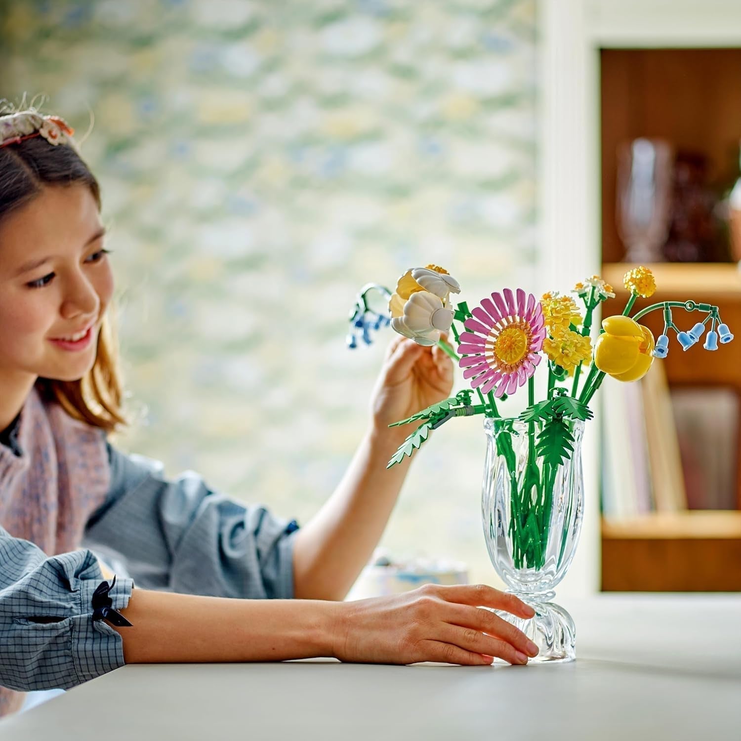 LEGO Botanicals Klein Zomerboeket - Kunstbloem Bouwset - Incl. klokjes, boterbloemen, tulpen - Cadeau-idee voor dames, moeders en heren - 10347 Bouwsets Besuche den LEGO-Store
