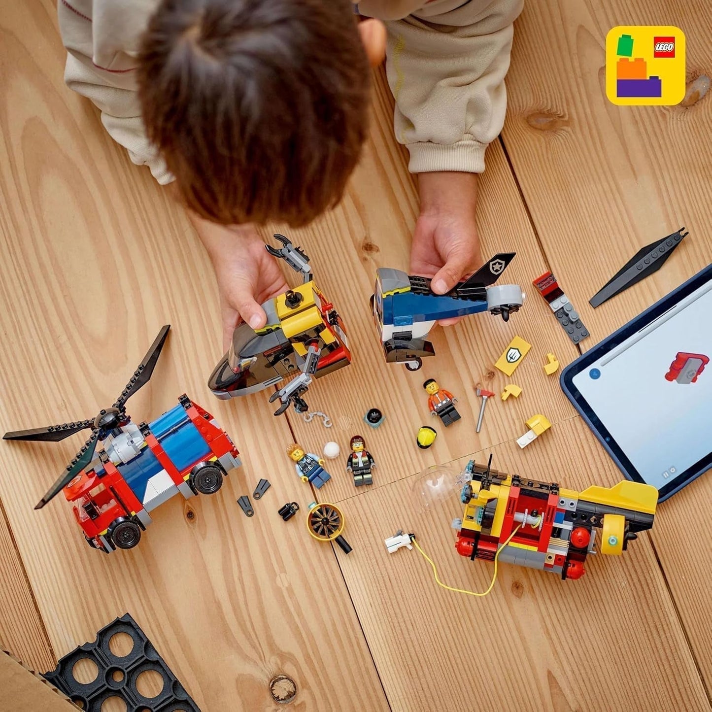 LEGO City Combiset met helikopter, leeuwenauto en onderzeeër en 3 minifiguren - bouwbare speelgoedvoertuigen voor jongens en meisjes vanaf 7 jaar - verjaardags- en feestdagencadeau 60462 Bouwsets Besuche in LEGO-Store