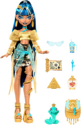 Monster High Cleo De Nile-pop in gouden blouse en gelaagde rok, inclusief de Hissette-cobra en accessoires zoals een schooltas, een snack en een rol toiletpapier, HXH74