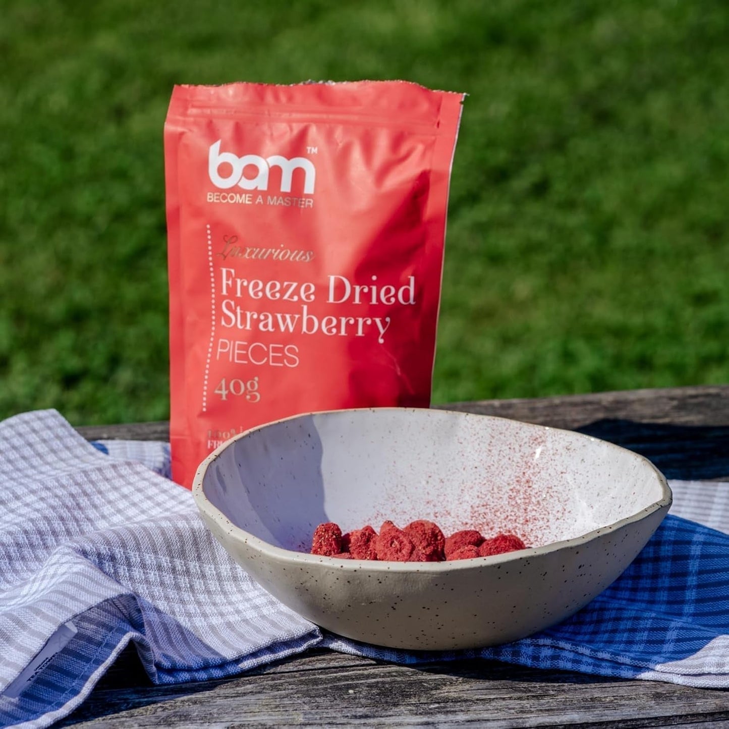 Gevriesdroogd fruit BAM, 40 gram, natuurlijk fruit, perfecte desserts, rijke smaak (aardbei) Gedroogde producten Naty Shop