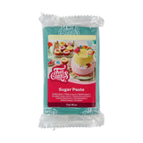 FunCakes Blauwgroen Rolfondant Gemakkelijk te gebruiken Glad Flexibel Zacht en buigbaar Perfect voor het decoreren van taarten Halal Kosjer Glutenvrij 250g Verpakking Suikerpasta Naty Shop Standaard Titel