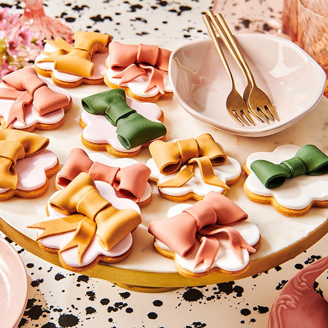 FunCakes Sparkling Gold Rolfondant: Gemakkelijk te gebruiken, soepel, flexibel, zacht en buigzaam, perfect voor taartversiering, halal, koosjer en glutenvrij. 250 g Naty Shop suikerpasta
