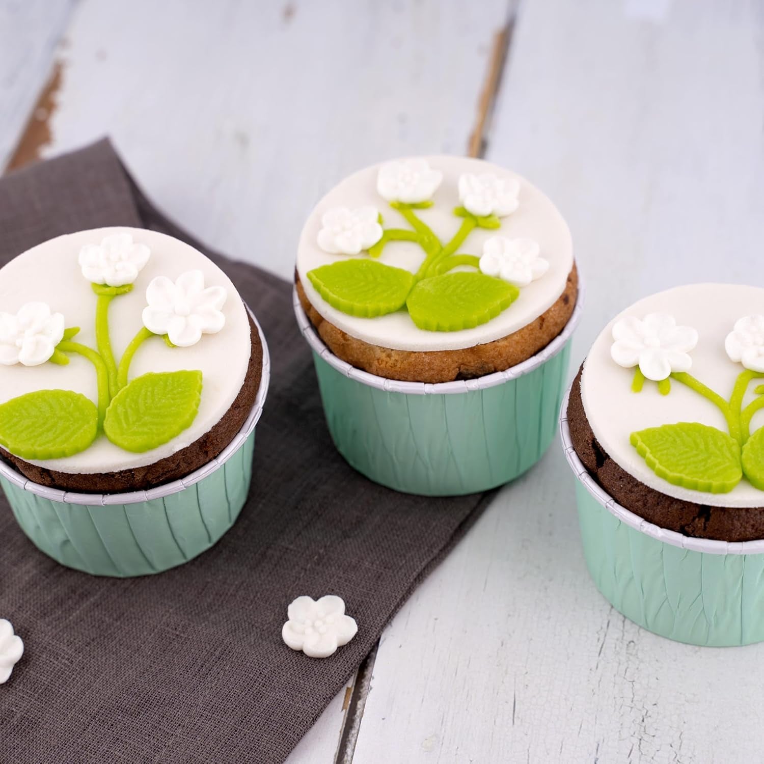 Günthart BackDecor 250 g witte fondant, 100% veganistisch, palmolievrij, scheurbestendig voor het bedekken van taarten en gebak, geschikt voor het modelleren, verpakking van 2 (1 x 250 g) Naty Shop suikerpasta