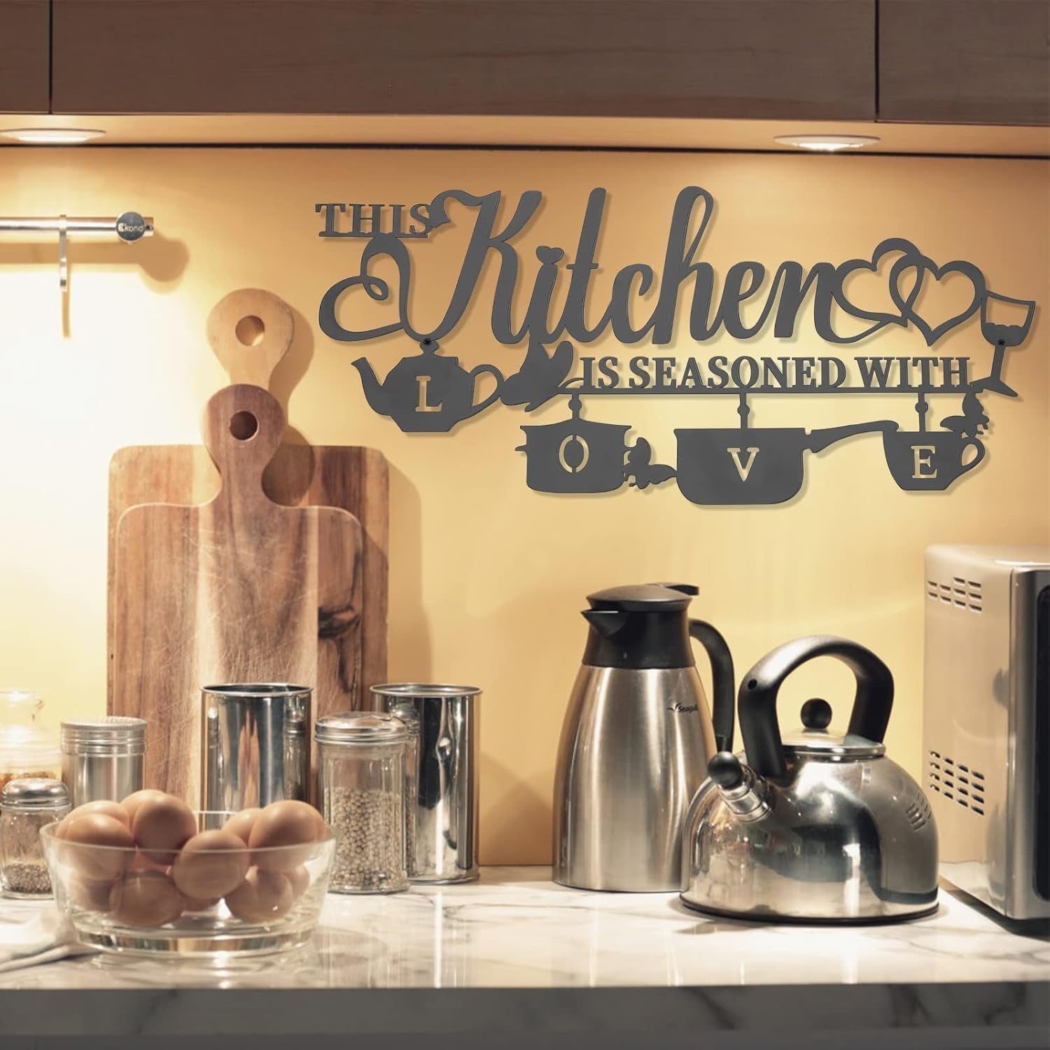 KHayRovies Keuken Wanddecoratie Metaal Deze keuken is gekruid met liefde Zwart woord Naambord Rustiek Ijzer Letters Citaten voor keuken Boerderij Woonkamer Beelden en sculpturen Naty Shop