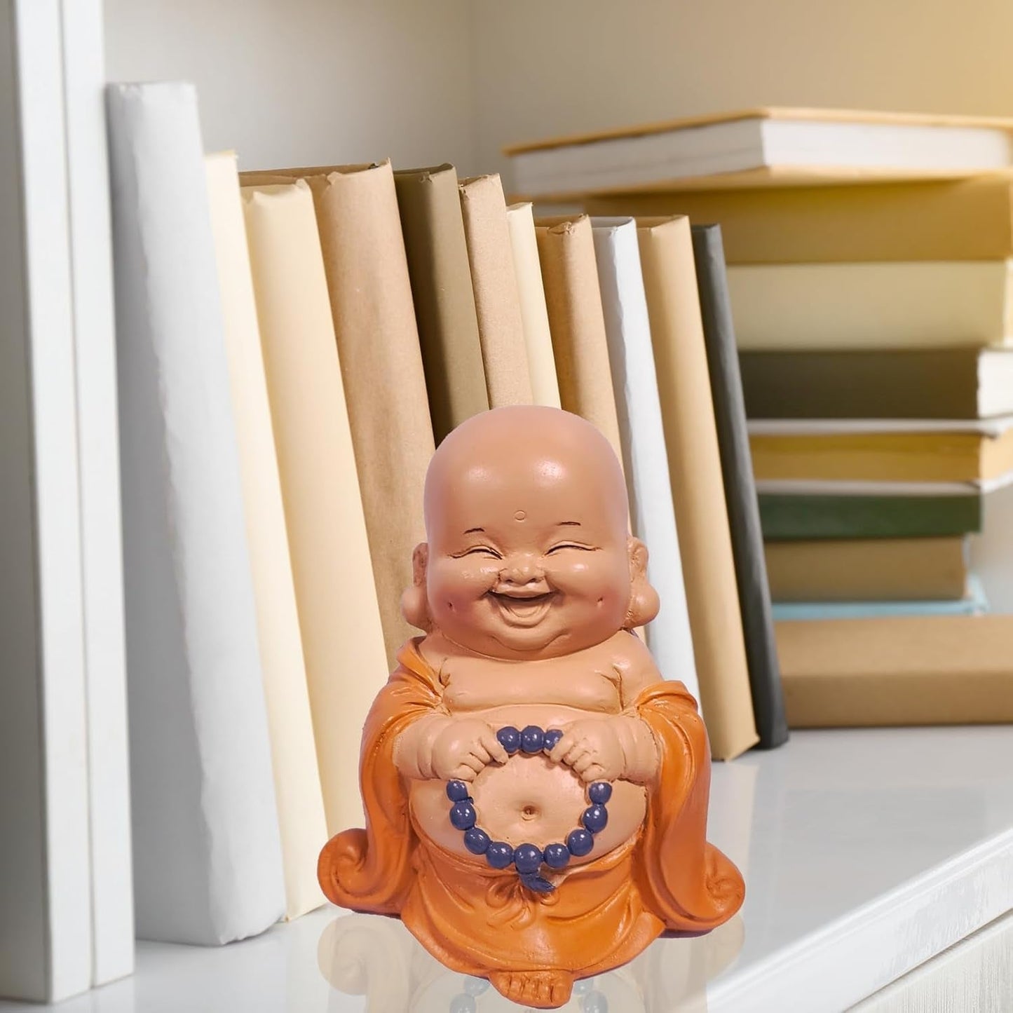 Lachend Boeddhabeeld met rozenkrans - Inspirerend en vrolijk beeldje - Geluksbrenger vol positiviteit - Leuk en spiritueel cadeau-idee - -H 10 cm - Zen'Light Beelden en sculpturen Naty Shop