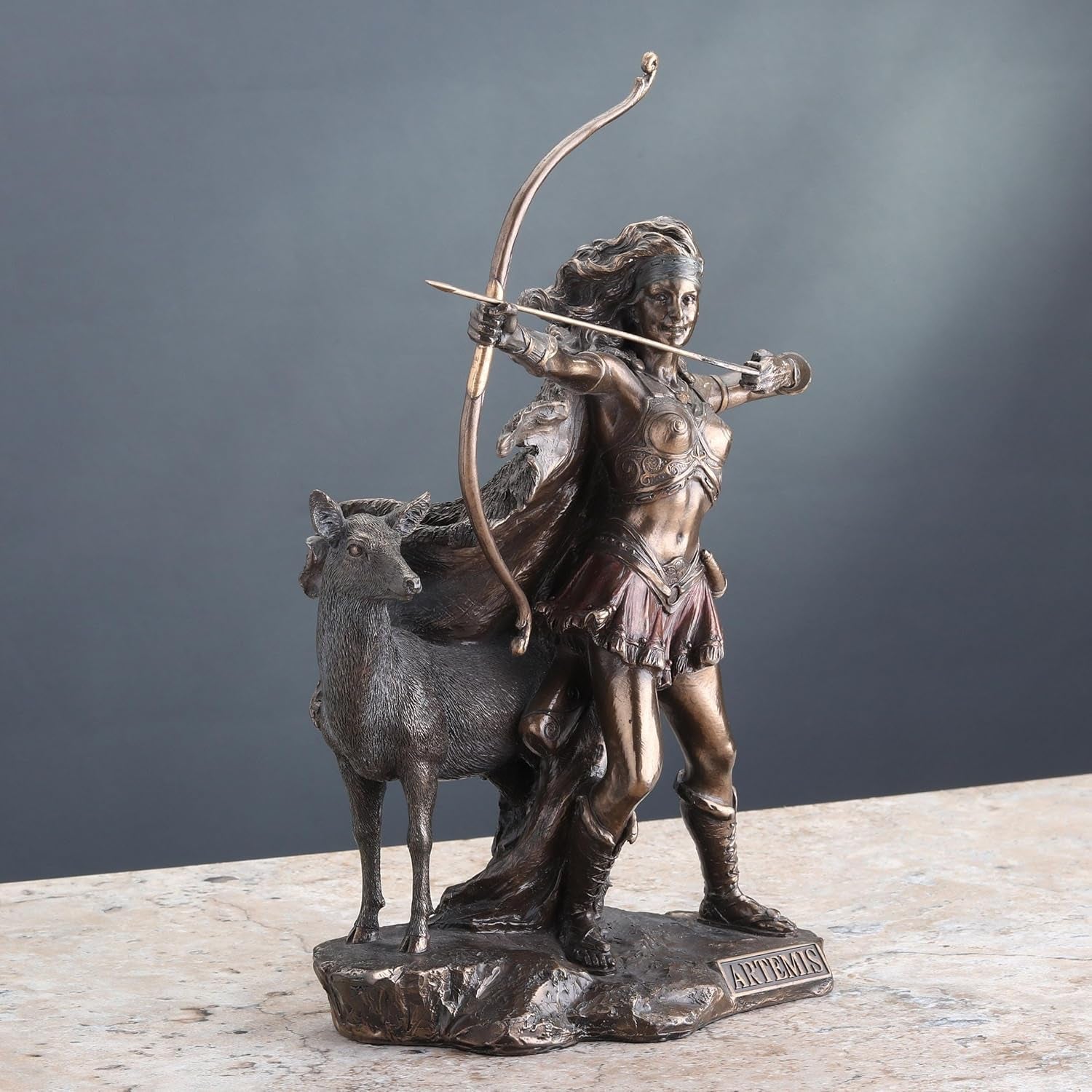 Bronzen beeld van de godin van de jacht en de wilde Naty Shop-beeldjes en sculpturen