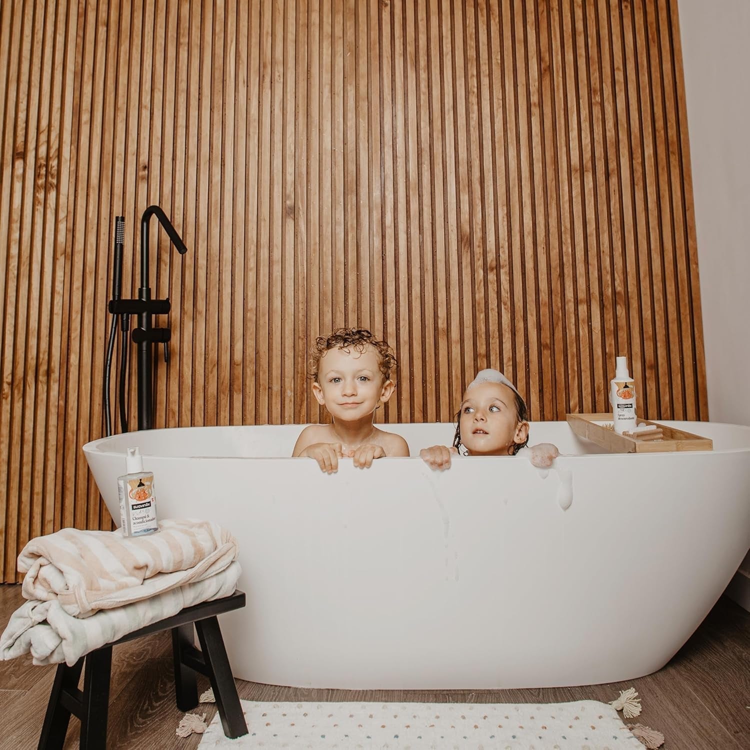 Suavinex, verzorgende shampoo voor kinderen van 3 tot 10 jaar, allergeenvrij, parabenenvrij, siliconenvrij, geschikt voor de gevoelige huid, geen tranen of trekken, 95% ingrediënten van natuurlijke oorsprong, Kinderen - Bad- en Huidverzorging Naty Shop