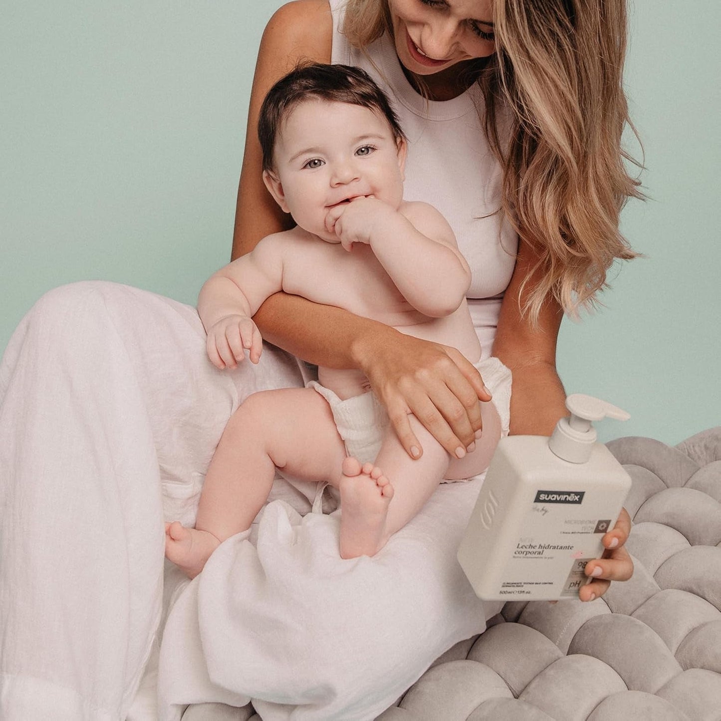 Suavinex, Syndet babyshampoo voor huid en haar, zeepvrij, 750ml + vochtinbrengende bodylotion, 750ml, geschikt voor de gevoelige huid en newborn, met 90%-93% natuurlijke ingrediënten. Kinderen - Bad- en huidverzorging Naty Shop