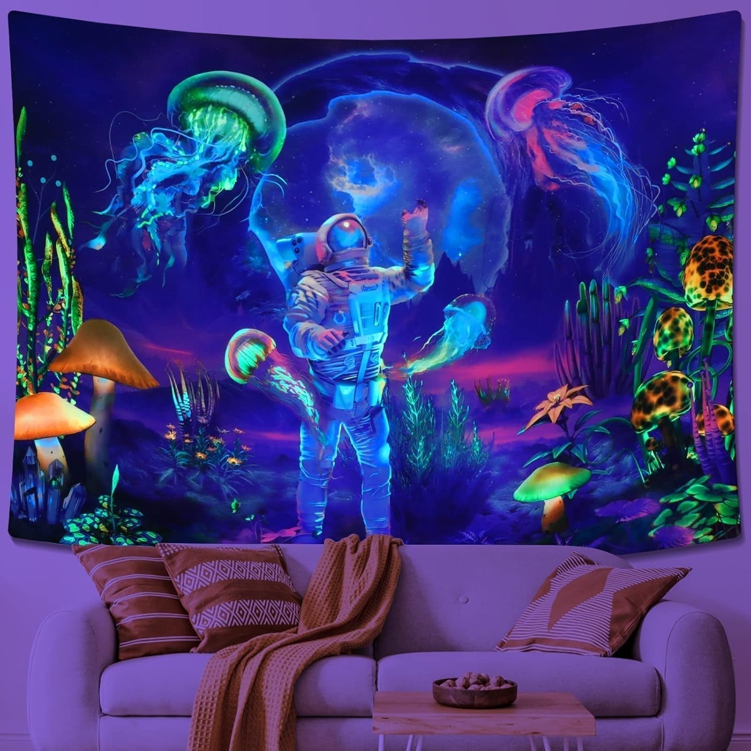 Wandtapijt betylfoy zwart licht astronaut reactieve planten kwallen Home - Accessoires en Decoratie Naty Shop