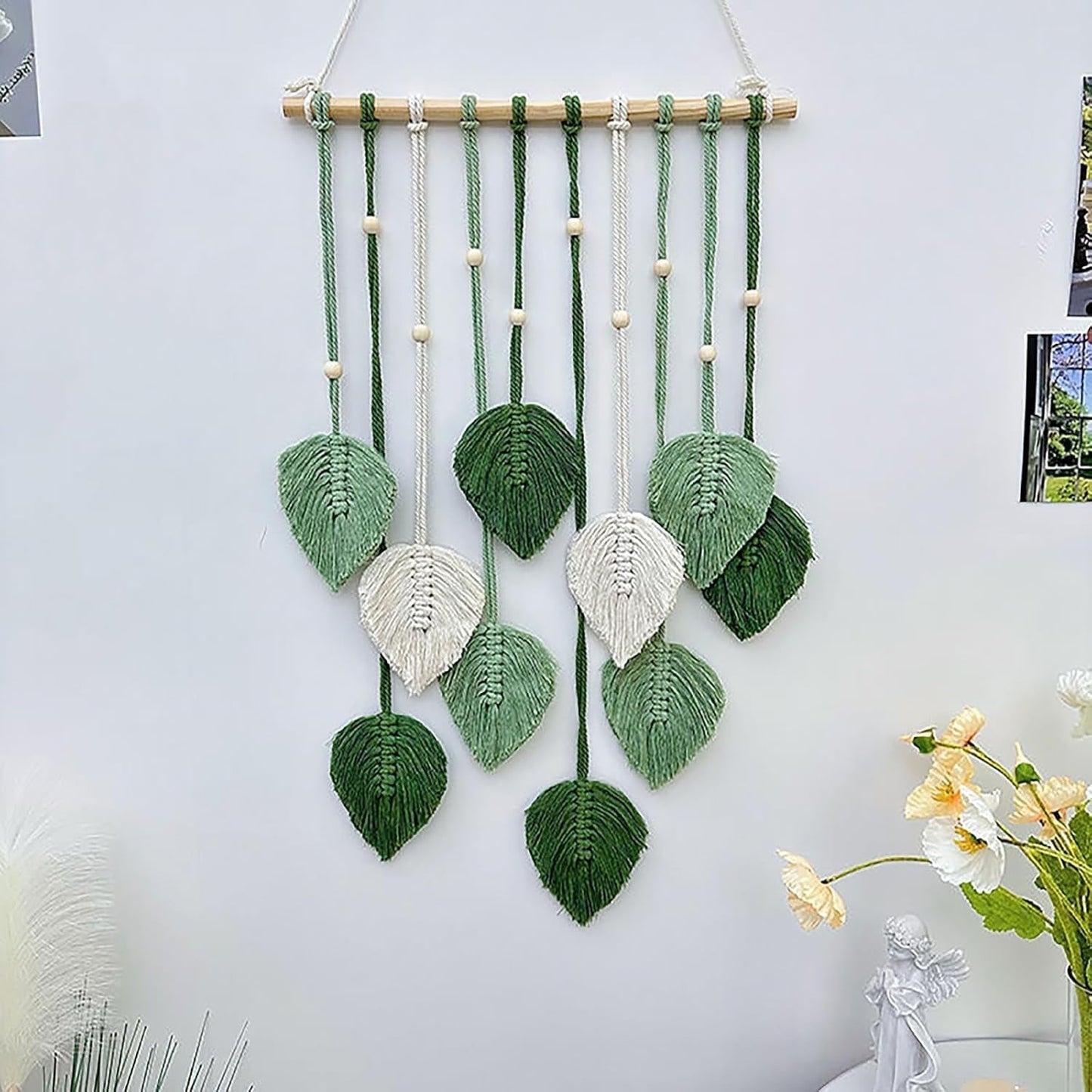 Natuurlijk groen tapijt dat de slaapkamermuren van de kamer verfraait. Home - Accessoires en Decoratie Naty Shop Groeten