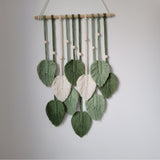 Natuurlijk groen tapijt dat de muren van de slaapkamer van de kamer versiert. Home - Accessoires en Decoratie Naty Shop
