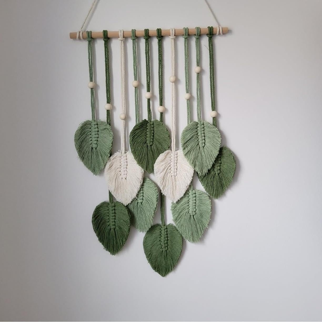 Natuurlijk groen tapijt dat de muren van de slaapkamer van de kamer versiert. Home - Accessoires en Decoratie Naty Shop