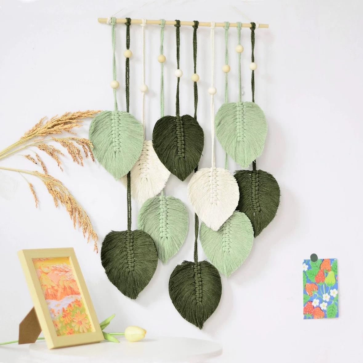Natuurlijk groen tapijt dat de muren van de slaapkamer van de kamer versiert. Home - Accessoires en Decoratie Naty Shop